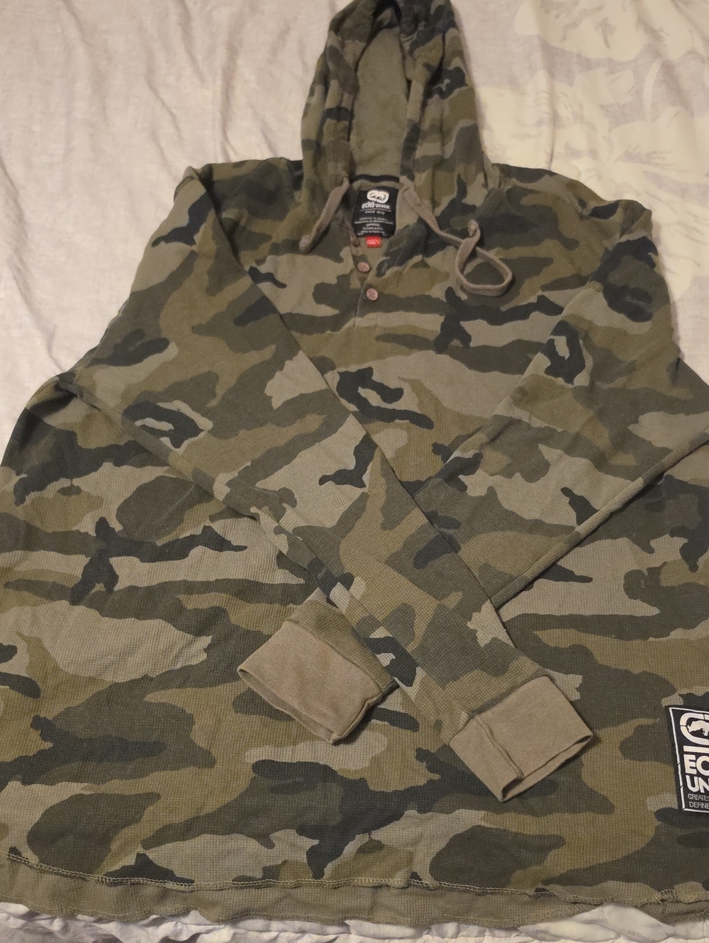 Ecko Unlimited Men's Camo Hooded Long Sleeve Pullover - Green/Black